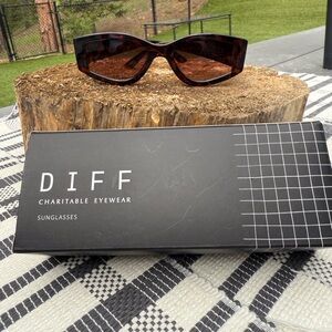 Diff Eyewear Tortoise Sunglasses